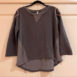 XHILERATION - GRAY TOP WITH BEADED DETAIL